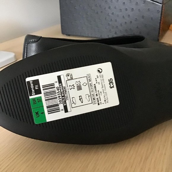 Genuine leather black ballet flats by M&S (Marks & Spencer) UK/Size 37/6 AU - Picture 4 of 6